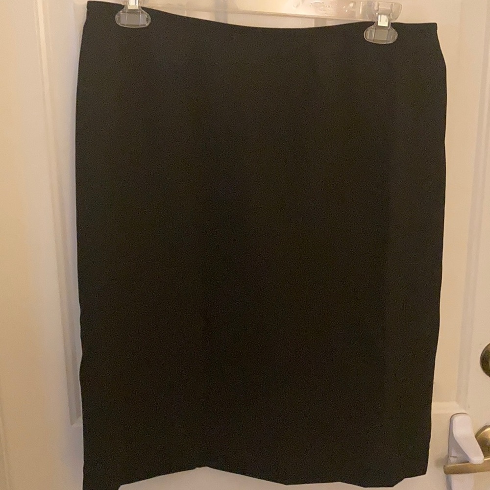 Le Suit Essentials skirt